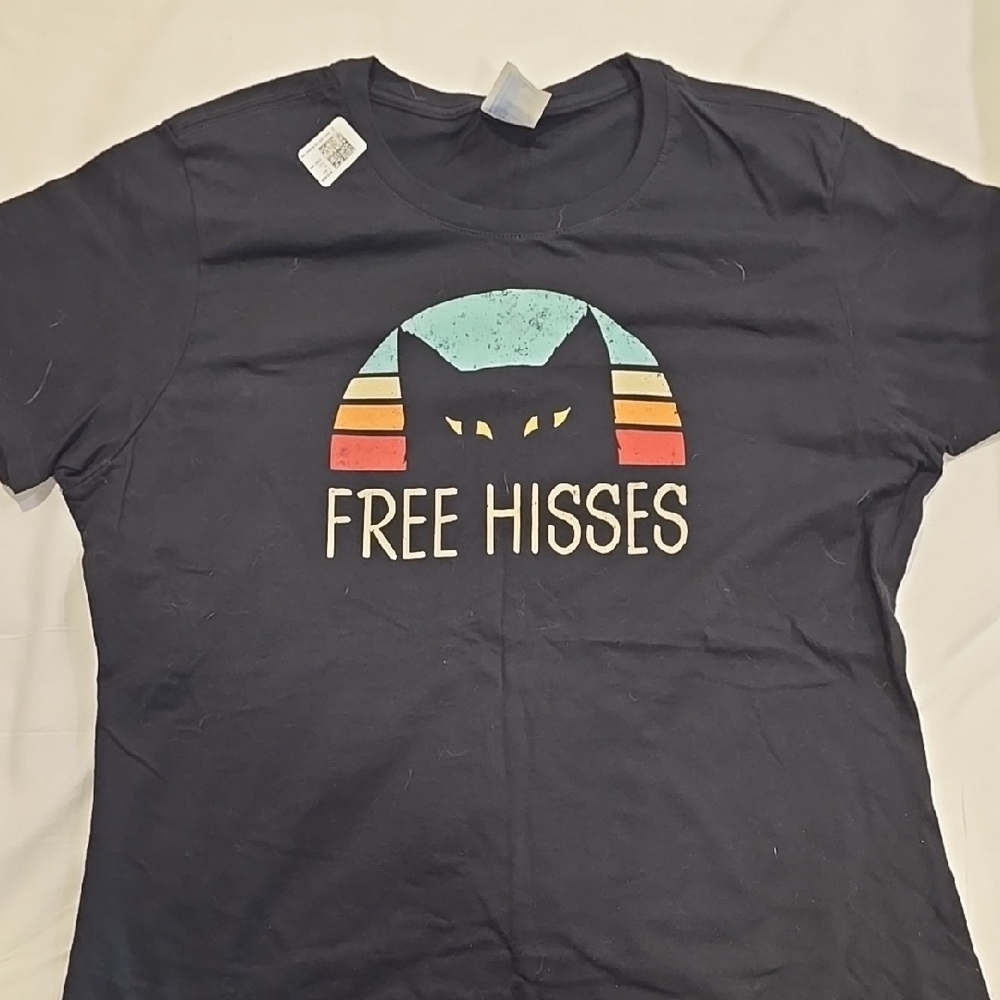 Black 'Free Hisses' Cat Graphic T-Shirt